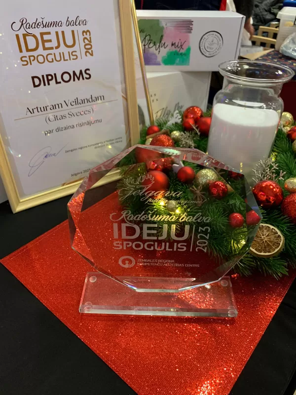 Plūcam laurus!
